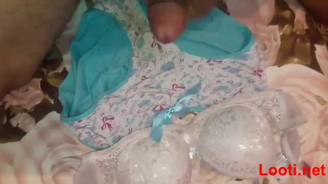 Iranian Husband Masturbating on her Wife’s Underwear.mp4 - تماشای آنلاین در بکن تو