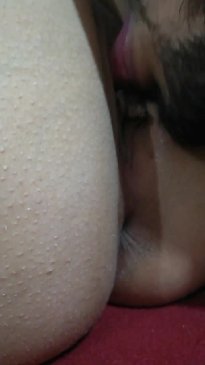 پسره اول کص لیصی میکنه بعد دختره رو به صورت داگی میکنه.mp4 - تماشای آنلاین در بکن تو