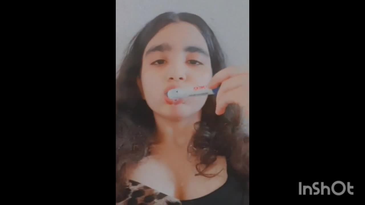 تینیج ناز برا ماژیک ساک میزنه و ممه هاشو نشون میده.mp4 - تماشای آنلاین در بکن تو