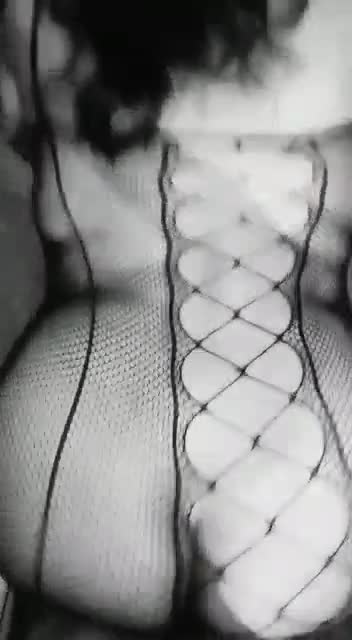 زن سن بالا بالباس توری داره کس میده.mp4 - تماشای آنلاین در بکن تو