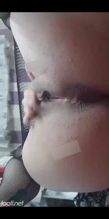 بدن نمایی دختر تینیجر ایرانی اول ممه هاشو میماله بعد با کصش ور میره آبشم میاد.mp4 - تماشای آنلاین در بکن تو