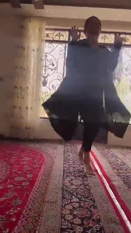 لایو سکسی بیتا با دوستاش شیک میزنه.mp4 - تماشای آنلاین در بکن تو