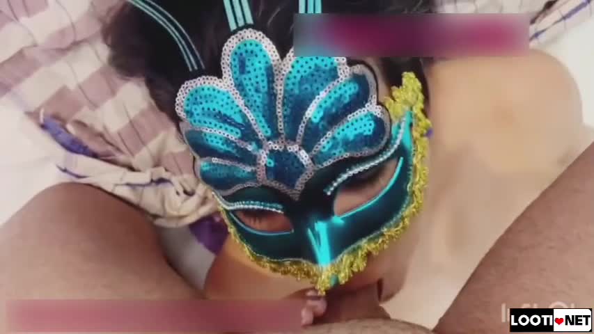 ساک زدن داف وطنی با ماسک توی این قسمت داره کیر شوهرشو ساک میزنه و نفر سوم کسش لیس میزنه.mp4 - تماشای آنلاین در بکن تو